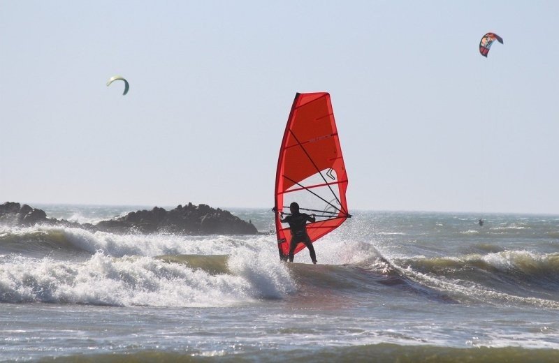 Windsurfen in zeeland bij brouwersdam